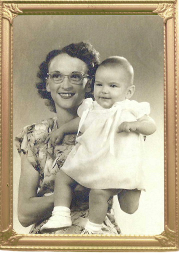 Photo of Verda Jewel Snyder (1924–1975) with Sandra (age 1)