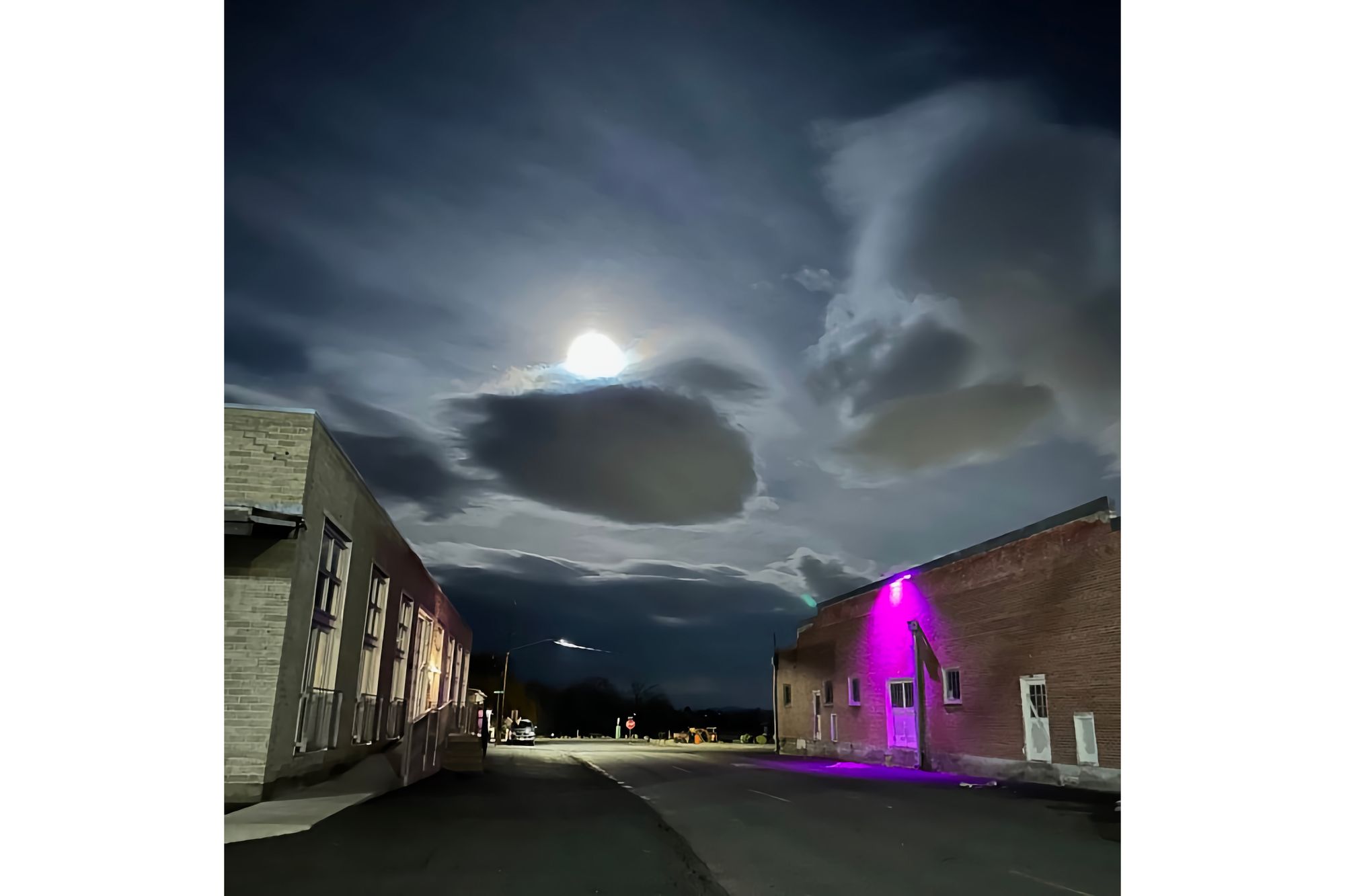 Photo of Tieton Lofts with night sky (Ed Marquand)